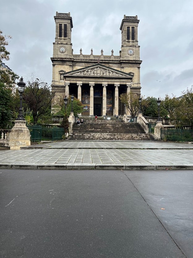 Photo of a church in Paris